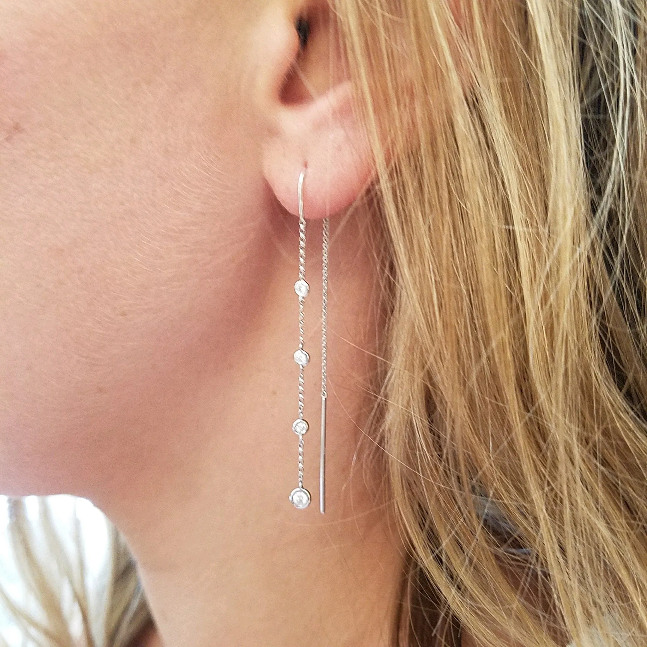 14KT GOLD DIAMOND BEZEL SET THREADER EARRING