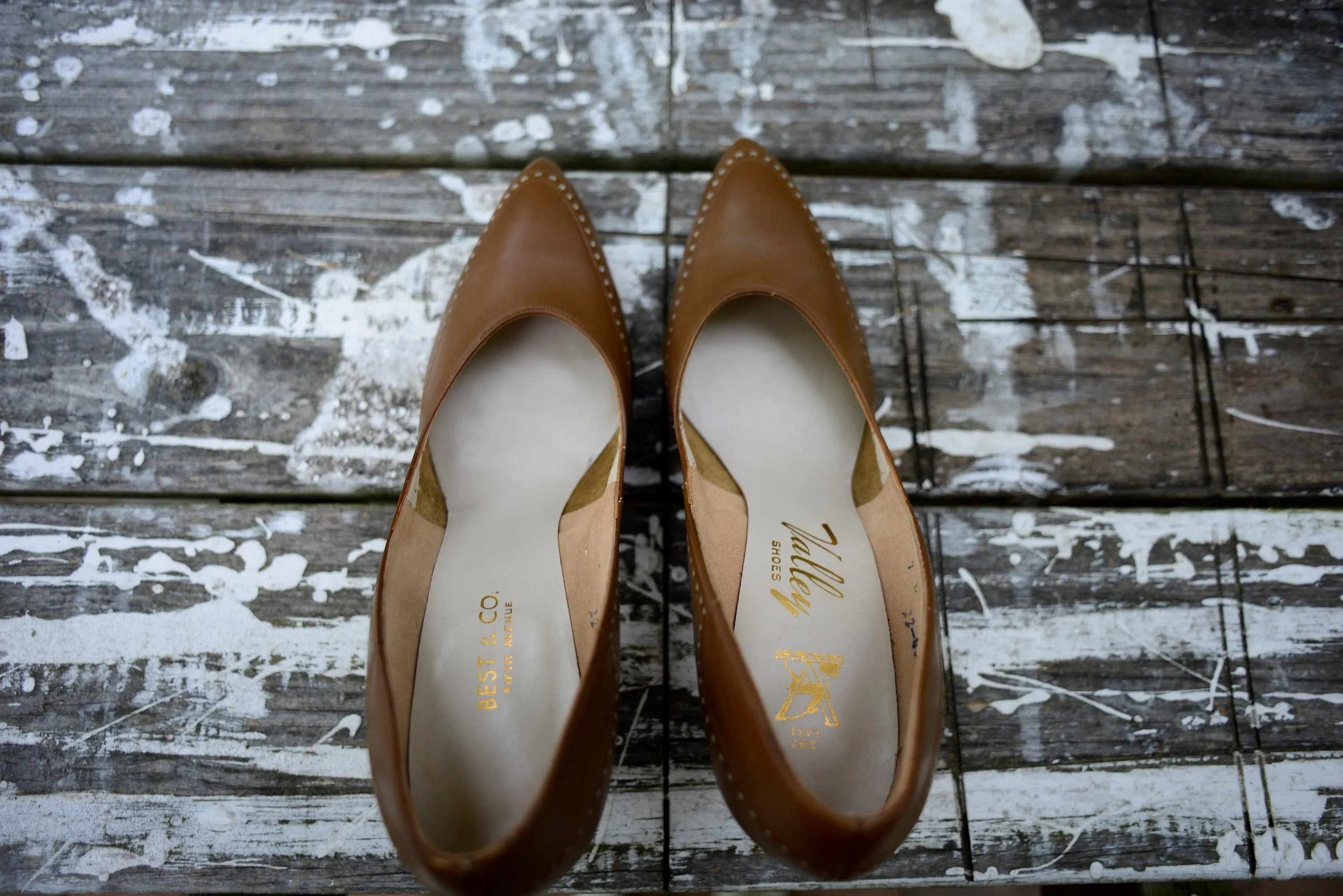 60s BEST & CO. classic stitched eyelet leather almond toe wooden heels, never worn // size 7 Medium