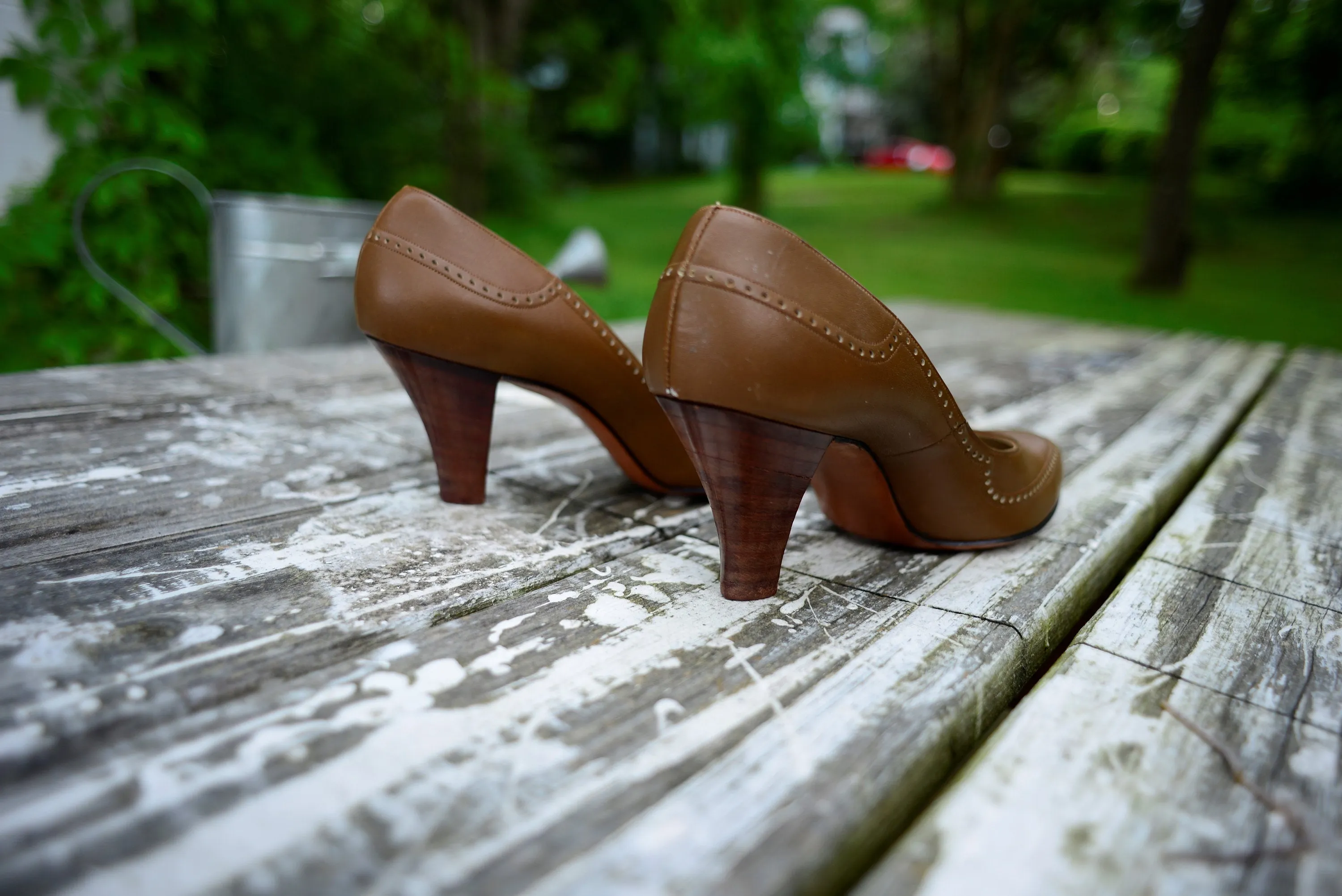 60s BEST & CO. classic stitched eyelet leather almond toe wooden heels, never worn // size 7 Medium