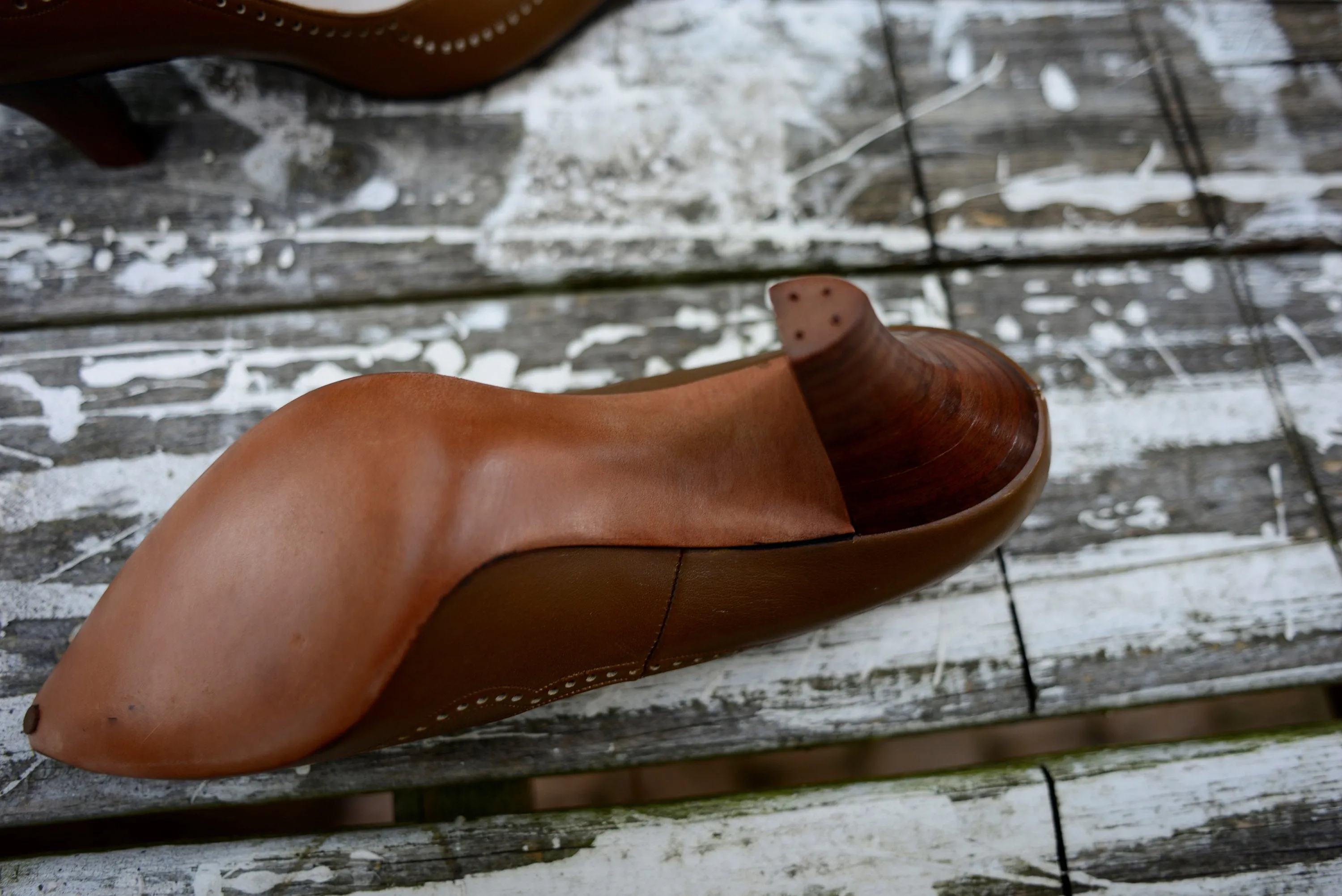 60s BEST & CO. classic stitched eyelet leather almond toe wooden heels, never worn // size 7 Medium
