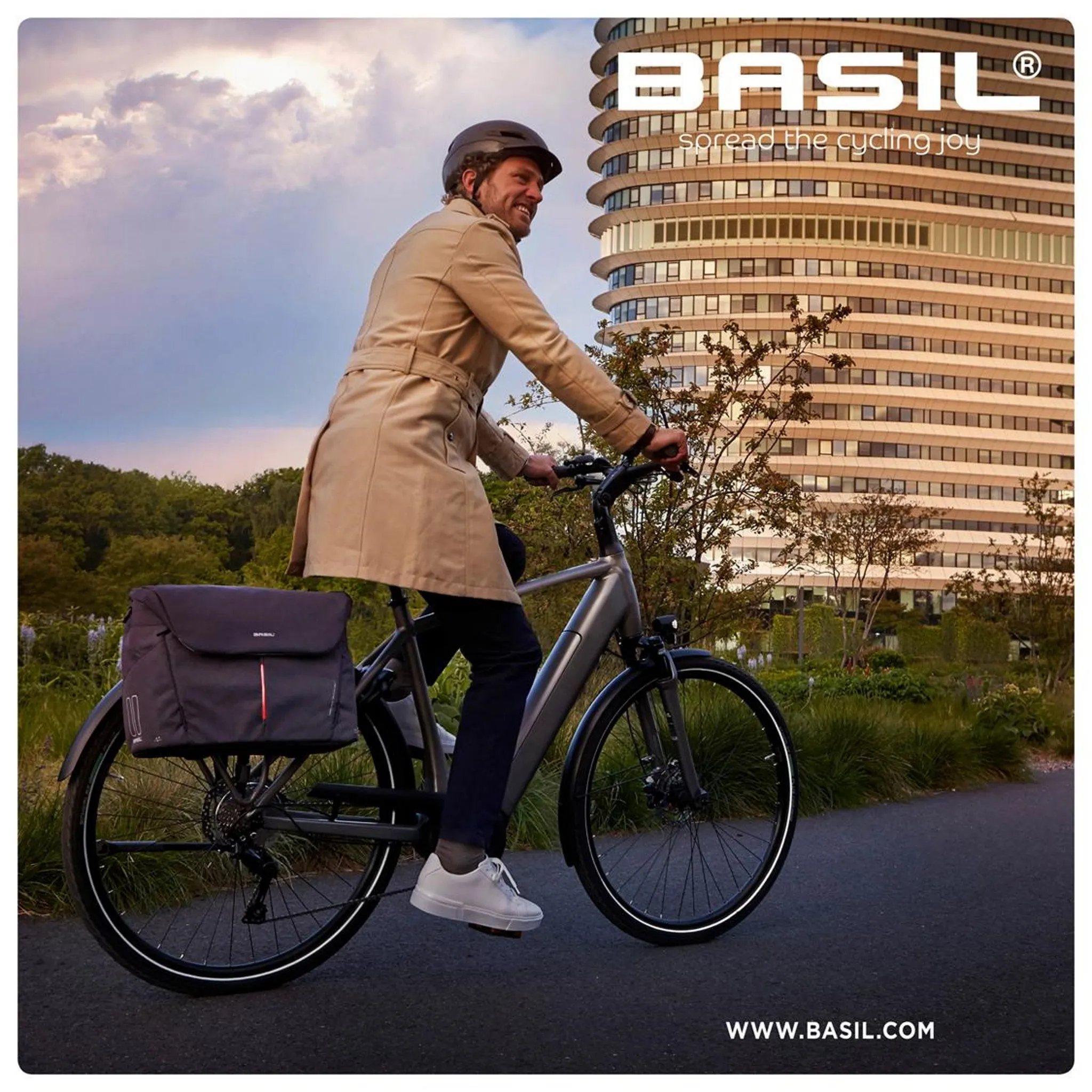 Basil B-Safe Commuter Office Bag with LED Graphite Black (Includes Rain Cover)