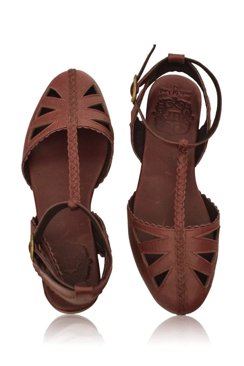 Bounty T-strap Leather Sandals in Vintage Brown
