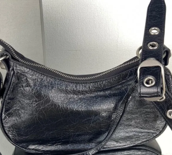 Classic Caviar Leather Double Flap Messenger Bag