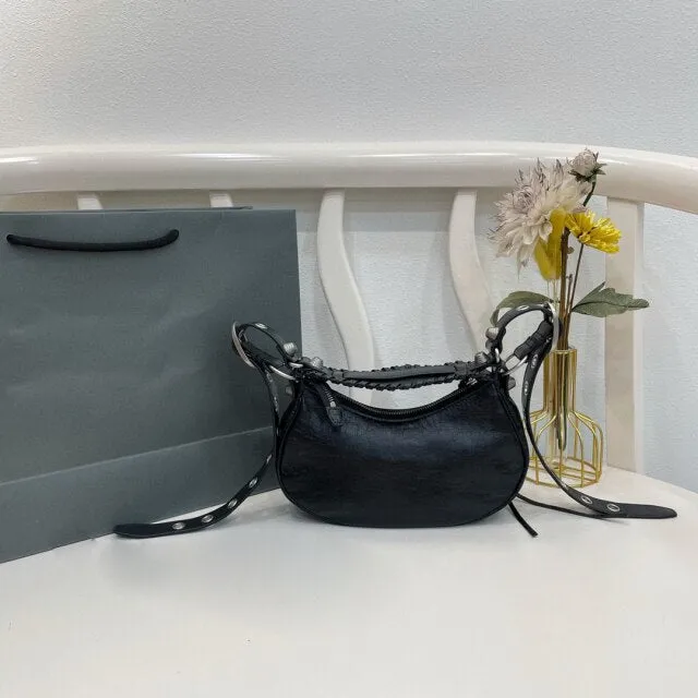 Classic Caviar Leather Double Flap Messenger Bag