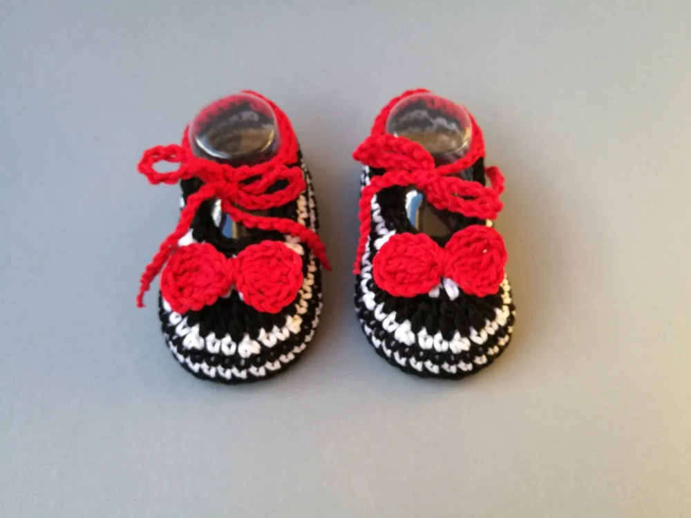 Crochet Pattern Baby shoes, newborn booties, moccasins