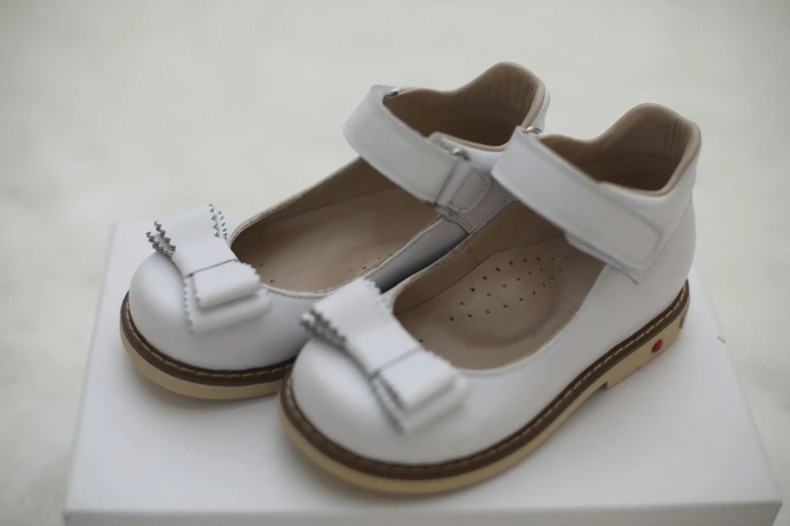Leather girl shoes white matte