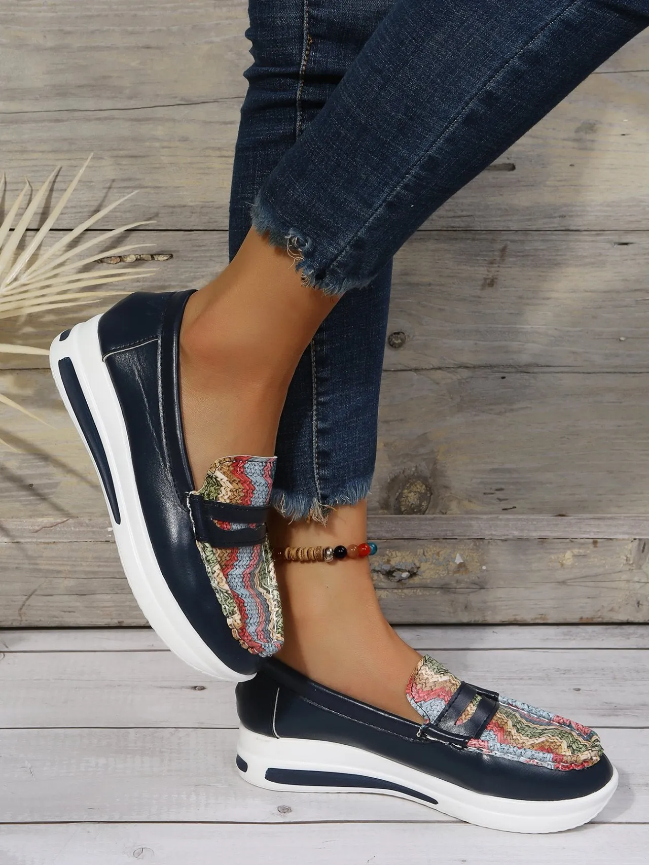 Lightweight Crocodile Print Colorblock Shoes