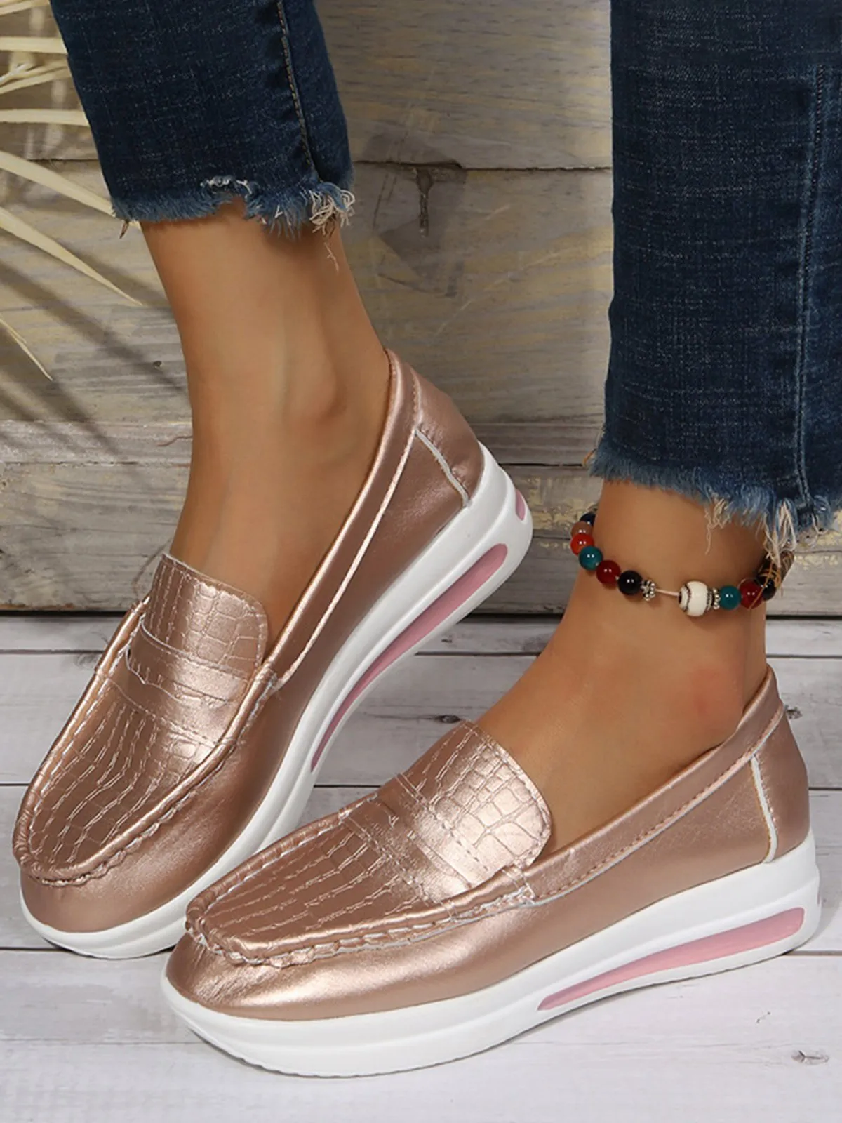 Lightweight Crocodile Print Colorblock Shoes