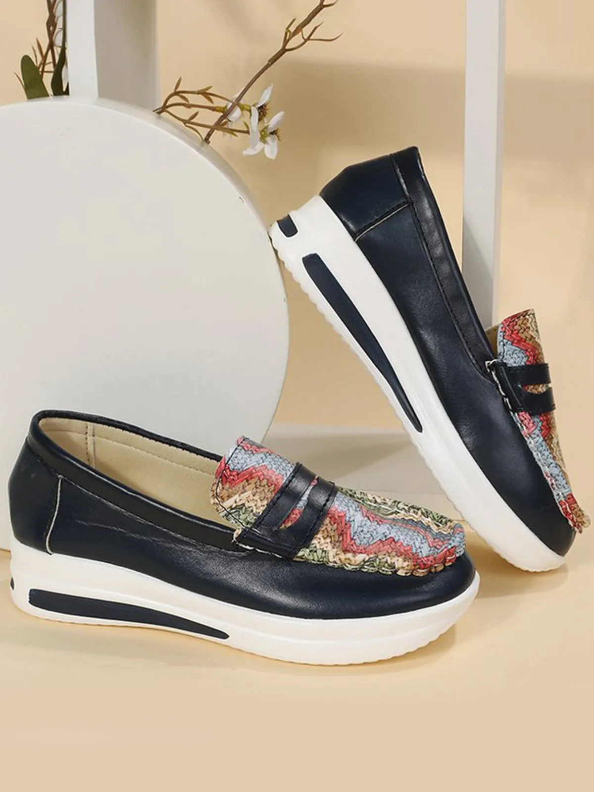 Lightweight Crocodile Print Colorblock Shoes