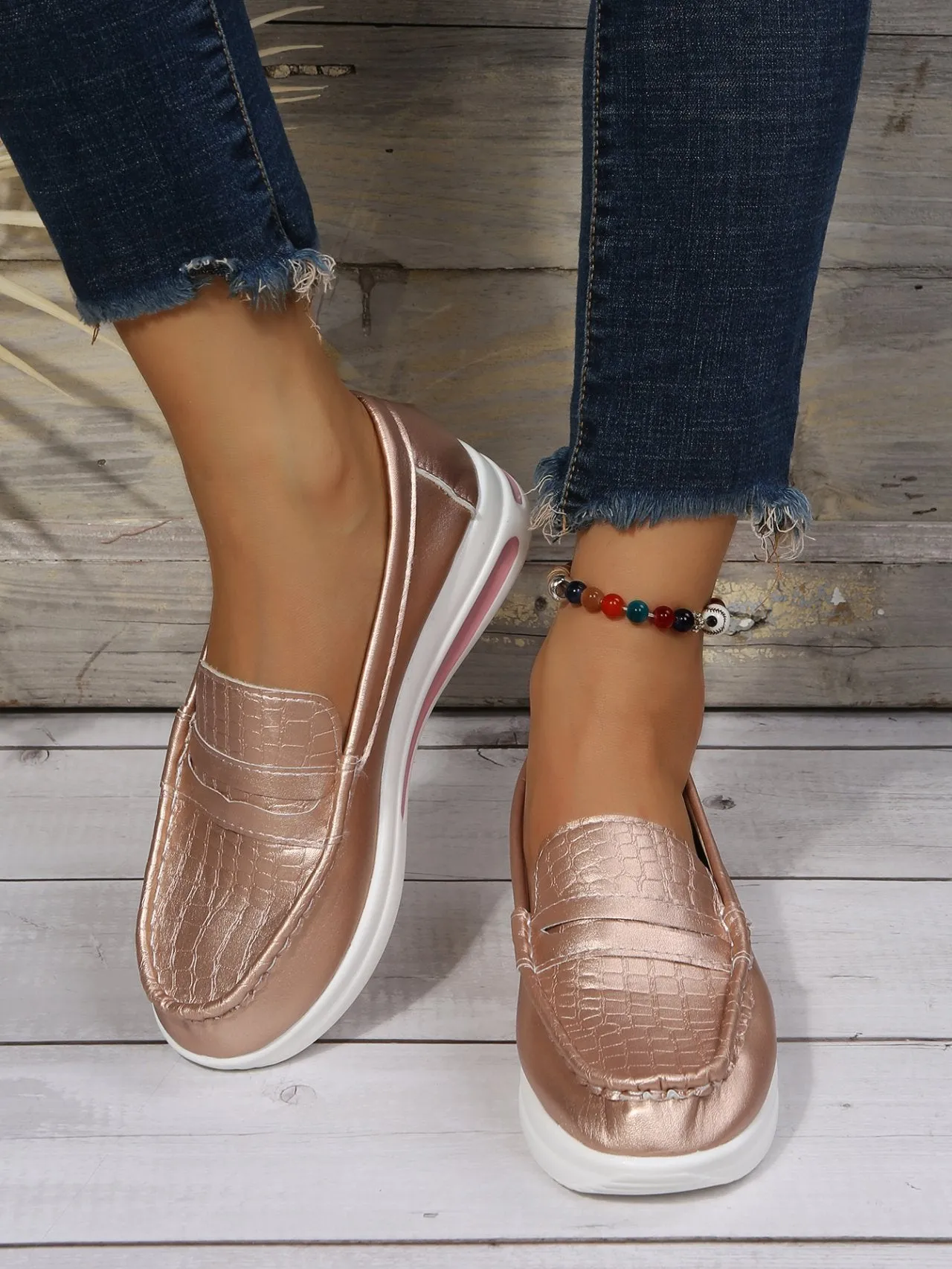 Lightweight Crocodile Print Colorblock Shoes