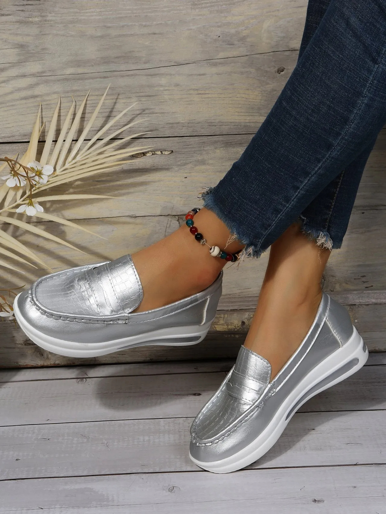 Lightweight Crocodile Print Colorblock Shoes