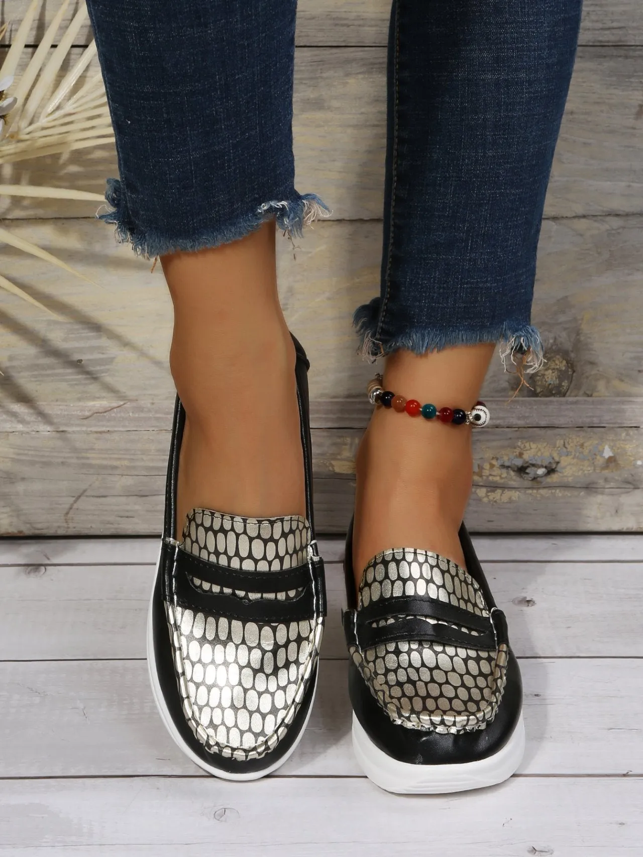 Lightweight Crocodile Print Colorblock Shoes