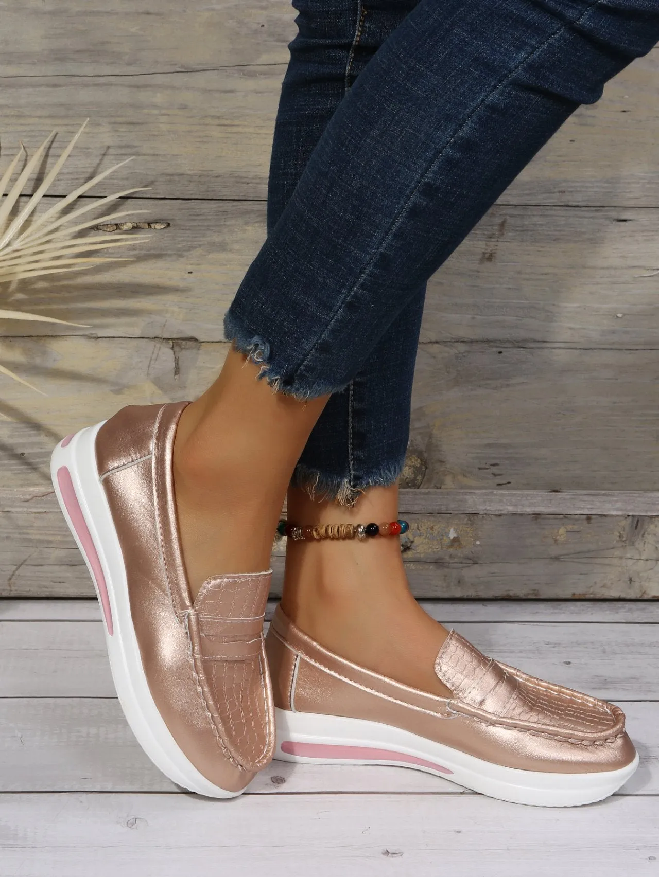 Lightweight Crocodile Print Colorblock Shoes