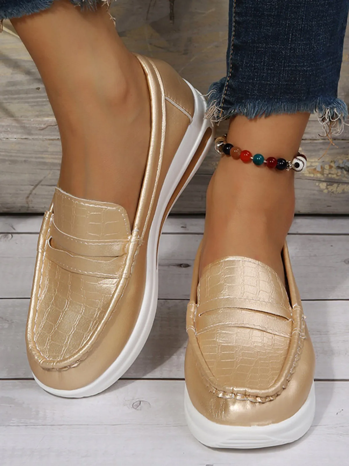 Lightweight Crocodile Print Colorblock Shoes