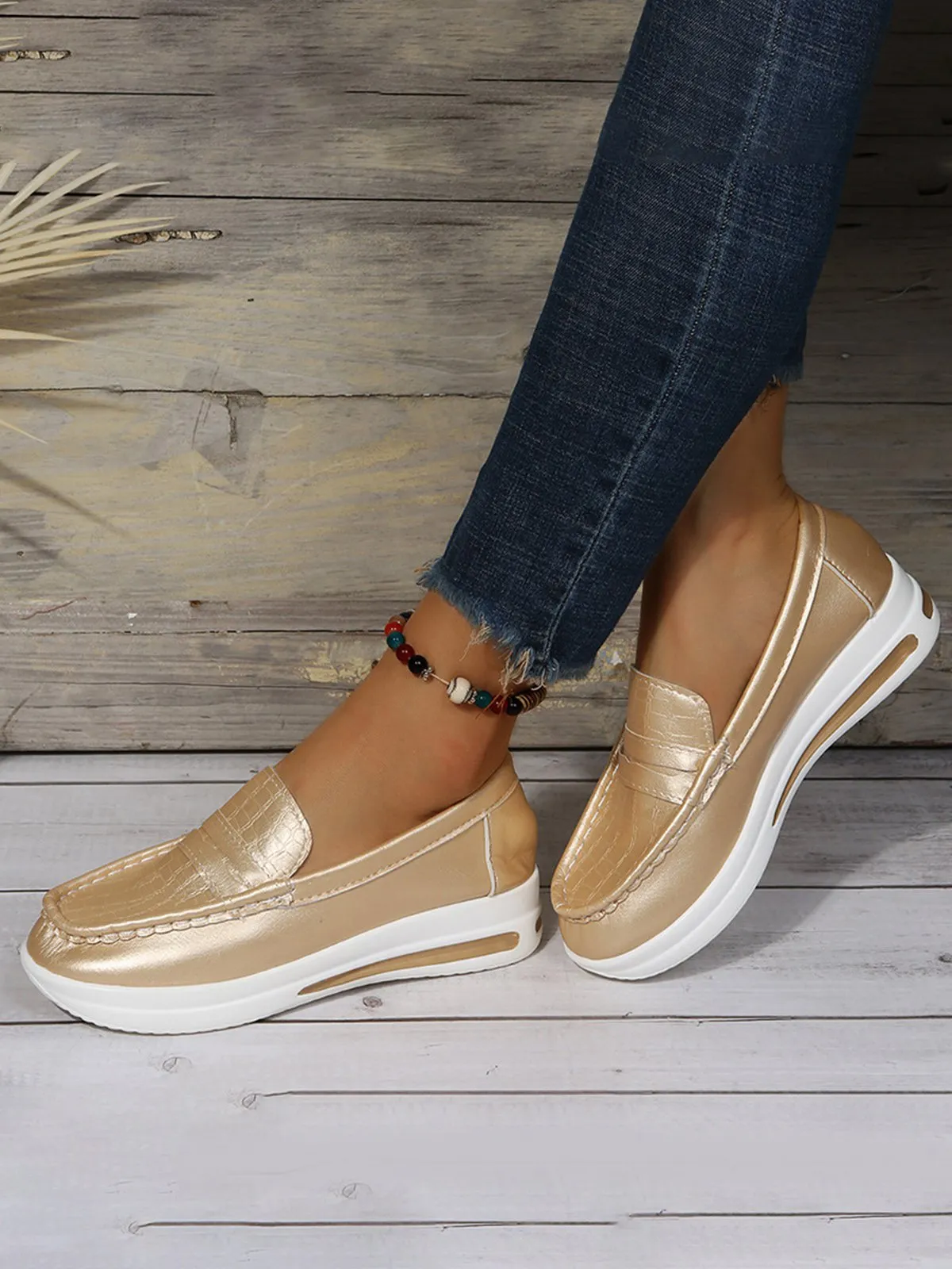 Lightweight Crocodile Print Colorblock Shoes