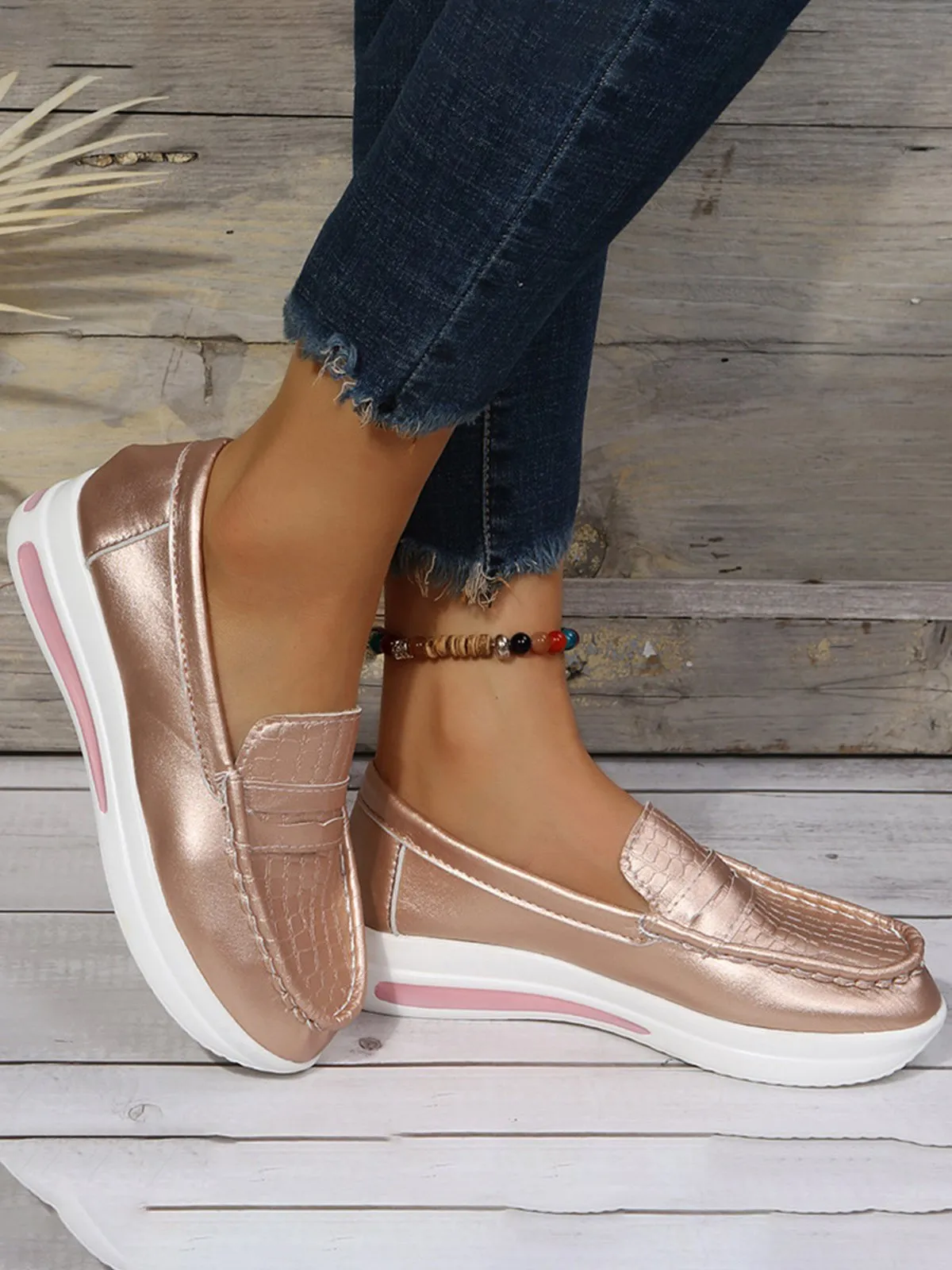 Lightweight Crocodile Print Colorblock Shoes