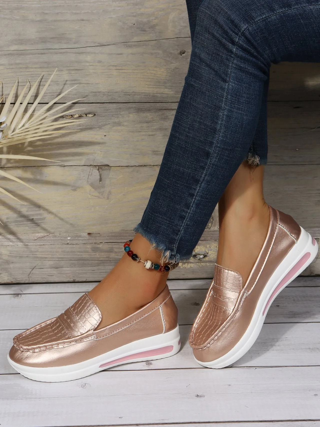 Lightweight Crocodile Print Colorblock Shoes