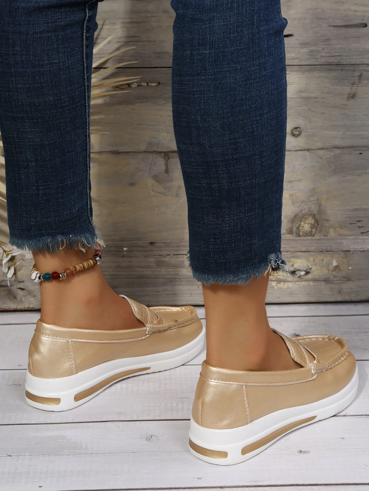 Lightweight Crocodile Print Colorblock Shoes