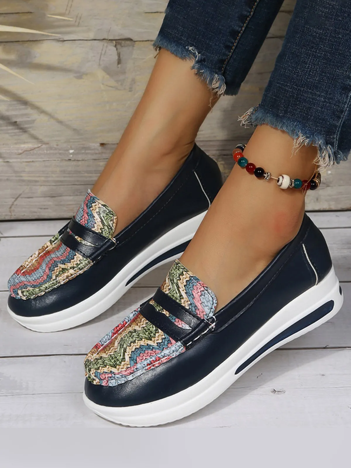 Lightweight Crocodile Print Colorblock Shoes
