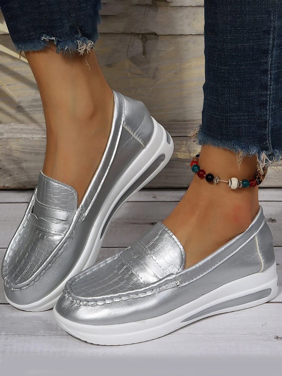 Lightweight Crocodile Print Colorblock Shoes