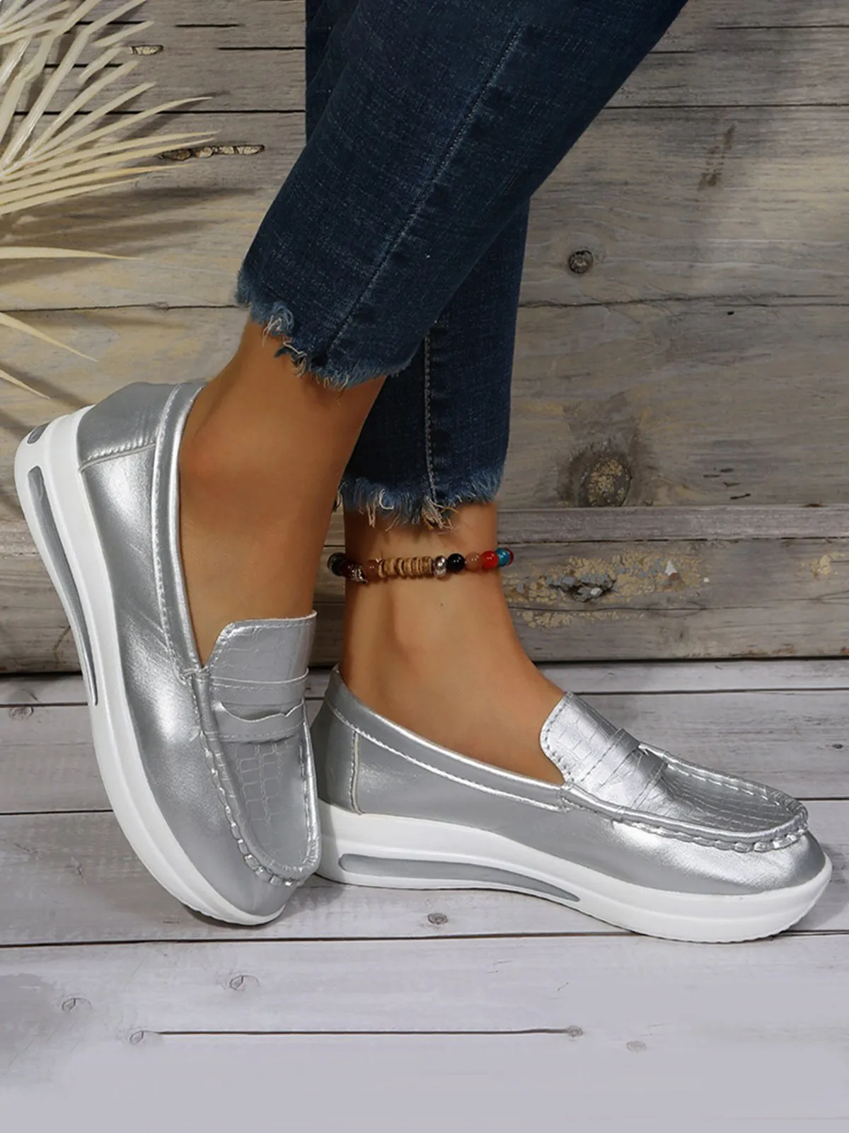 Lightweight Crocodile Print Colorblock Shoes