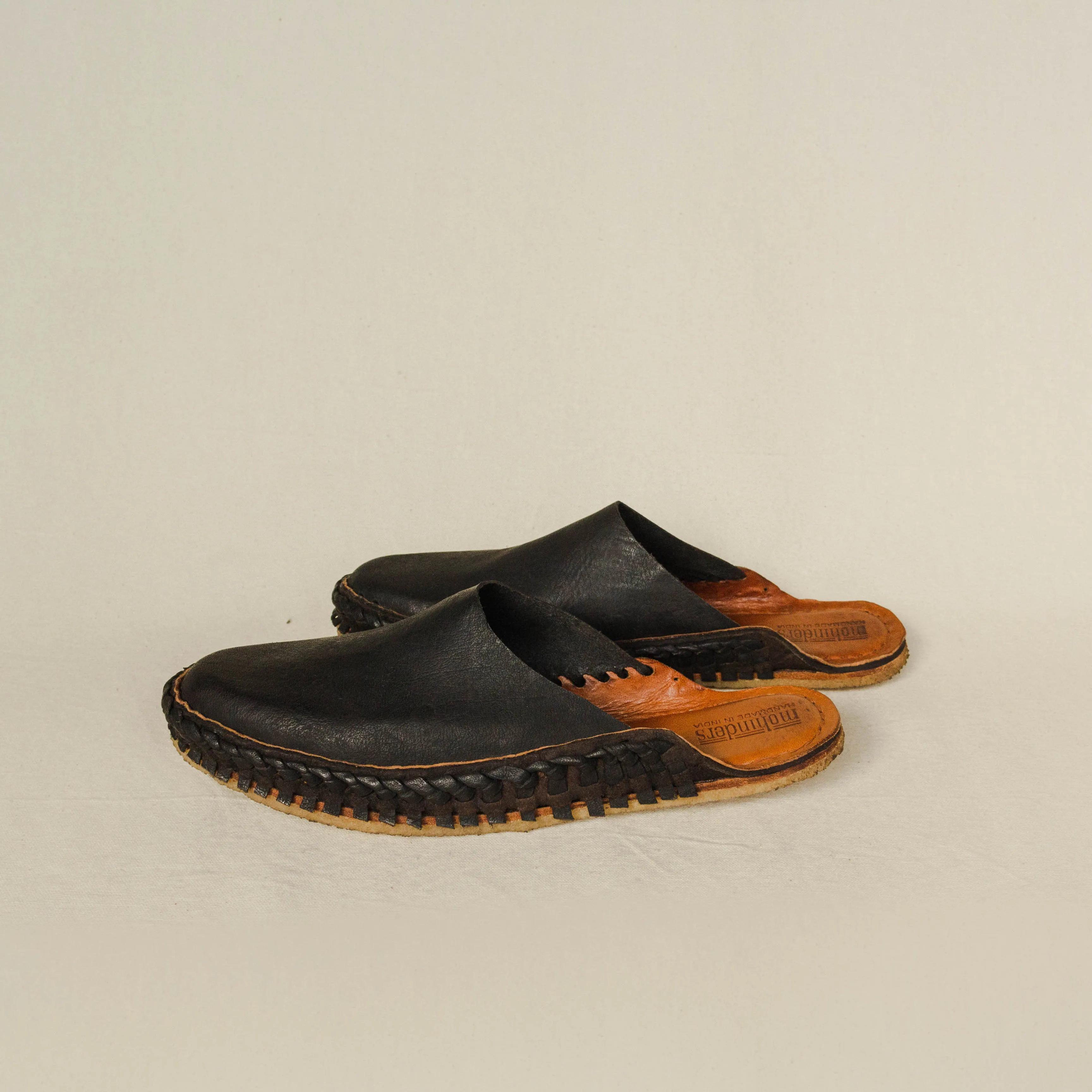 Mohinders Women's Heritage Solid Slides in Charcoal