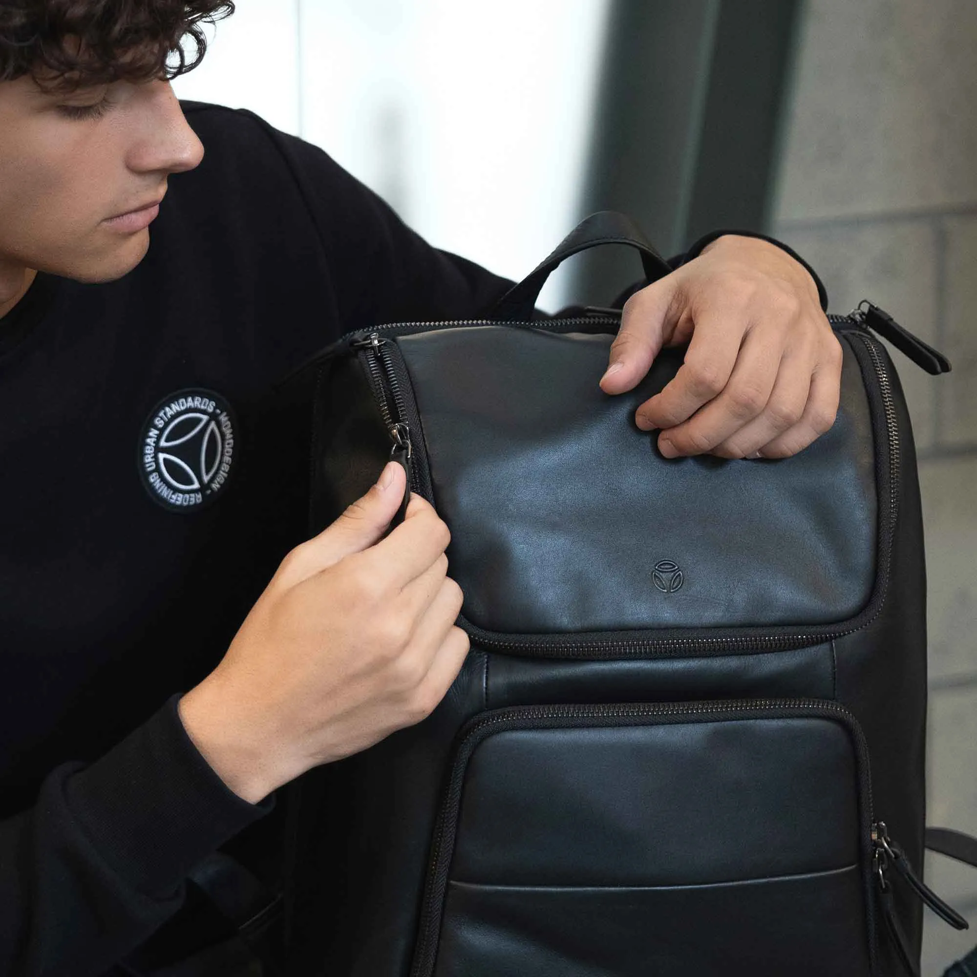 Momodesign Zaino Business Logo due tasche in pelle nera