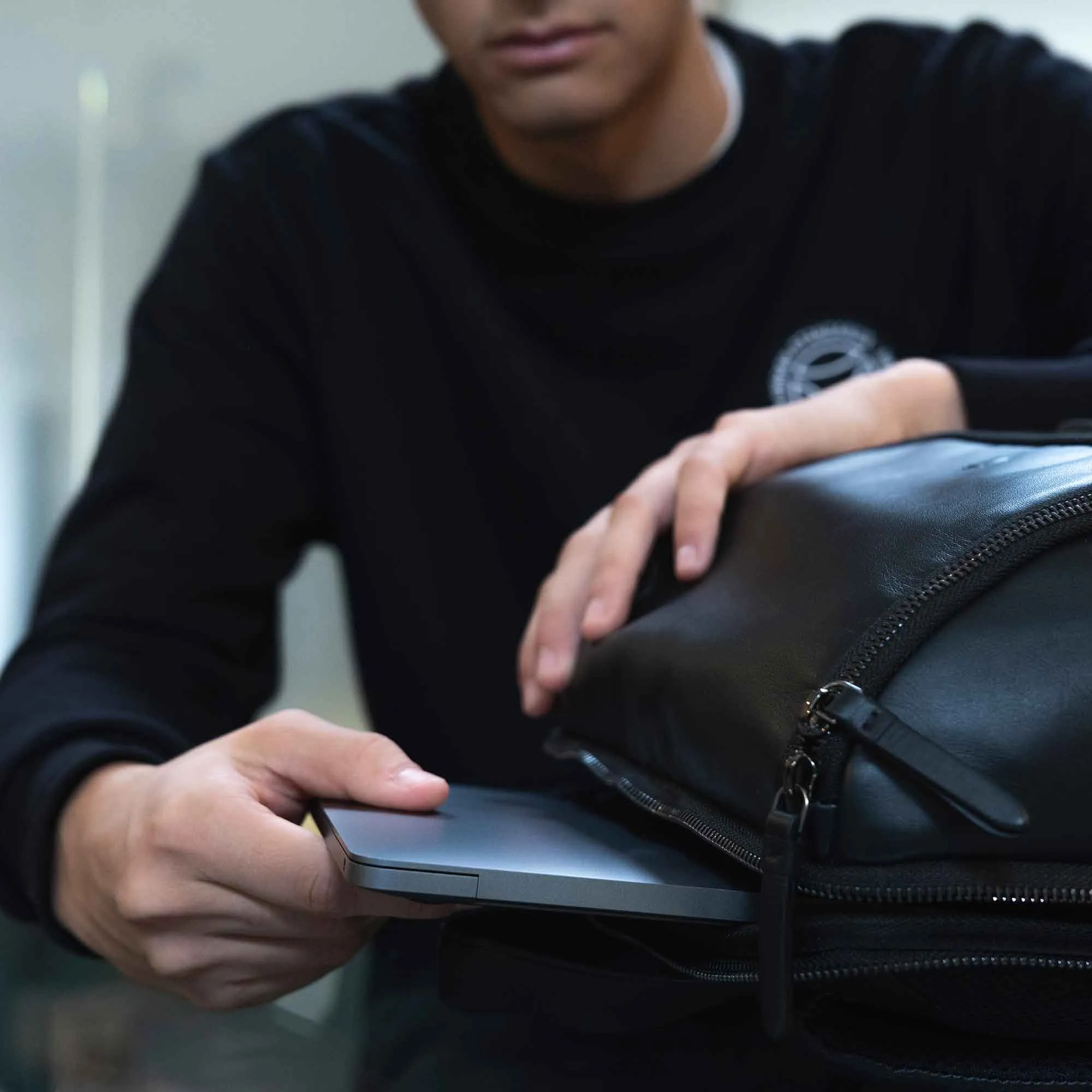 Momodesign Zaino Business Logo due tasche in pelle nera