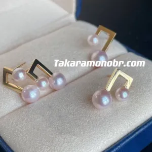 Music Note Cultured Saltwater White Akoya Pearl Stud Earrings Mounted on 18K Gold