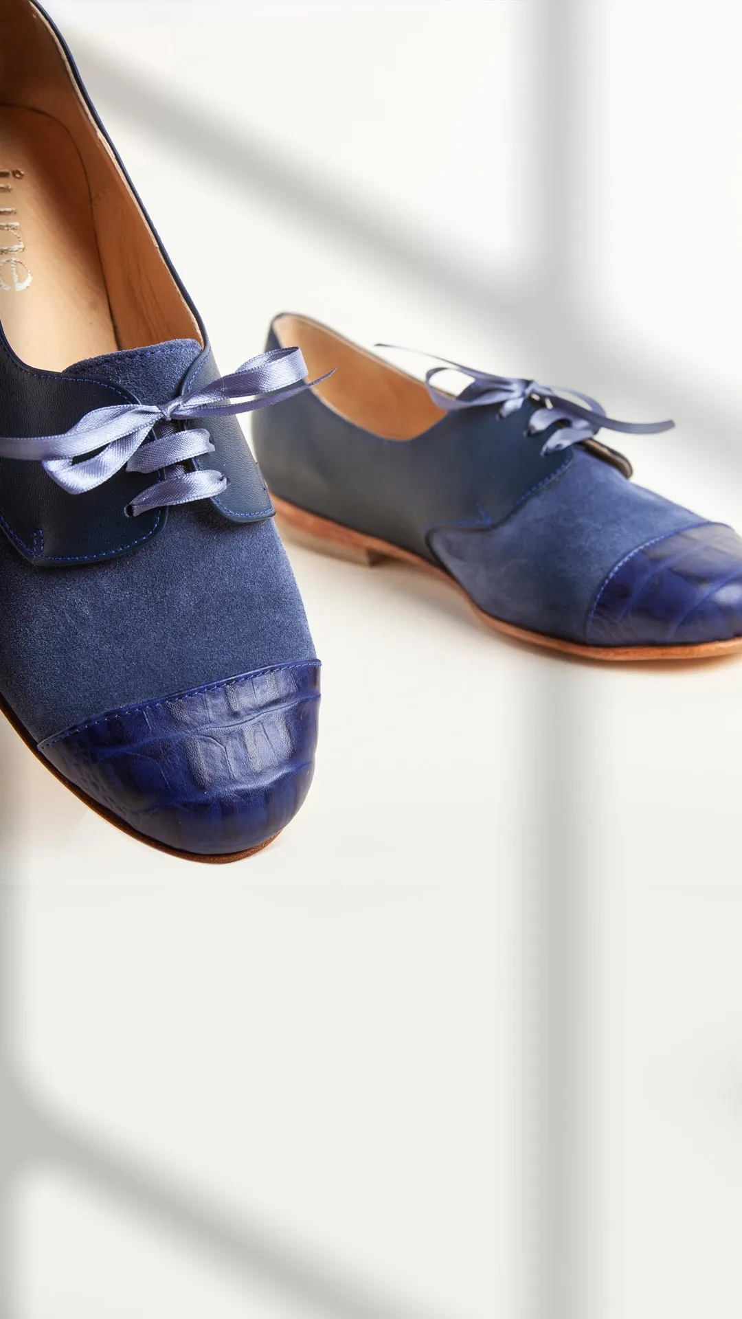 Oxford Blue (3 leathers)