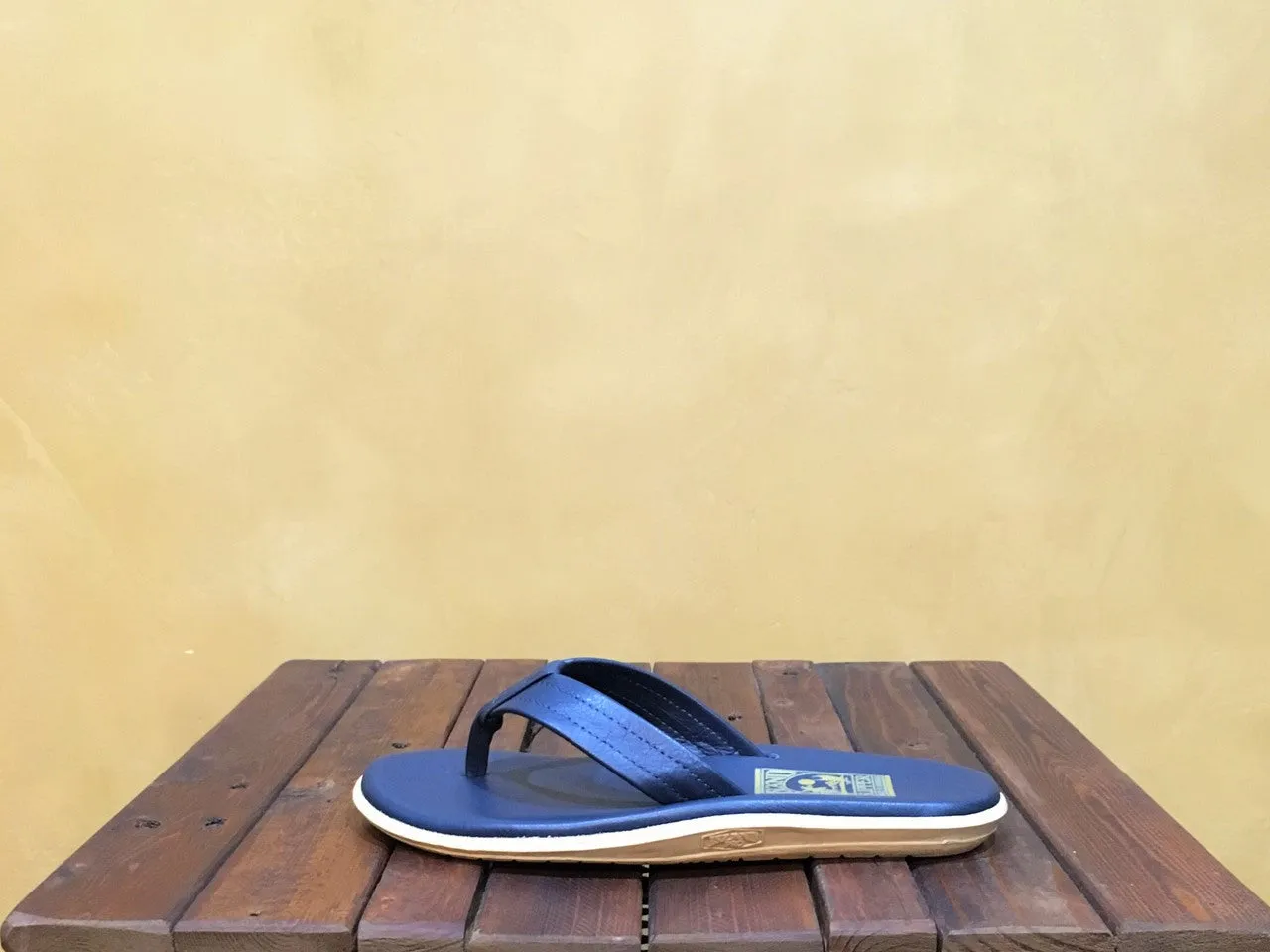 PT202 Island Slipper Classic Thong Navy