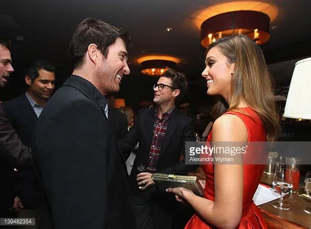 Red Jessica Alba Square Neck Fit Party Dress Flare prom V-Day Cocktails Conversation Celebrity Formal Dress