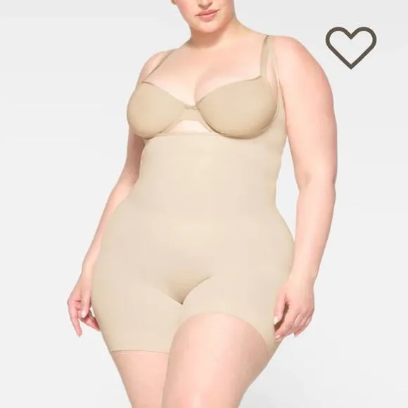 Skims NEW Shapewear Womans sz S Open Bust Shortie Bodysuit Sand Nude Sculpt NWOT