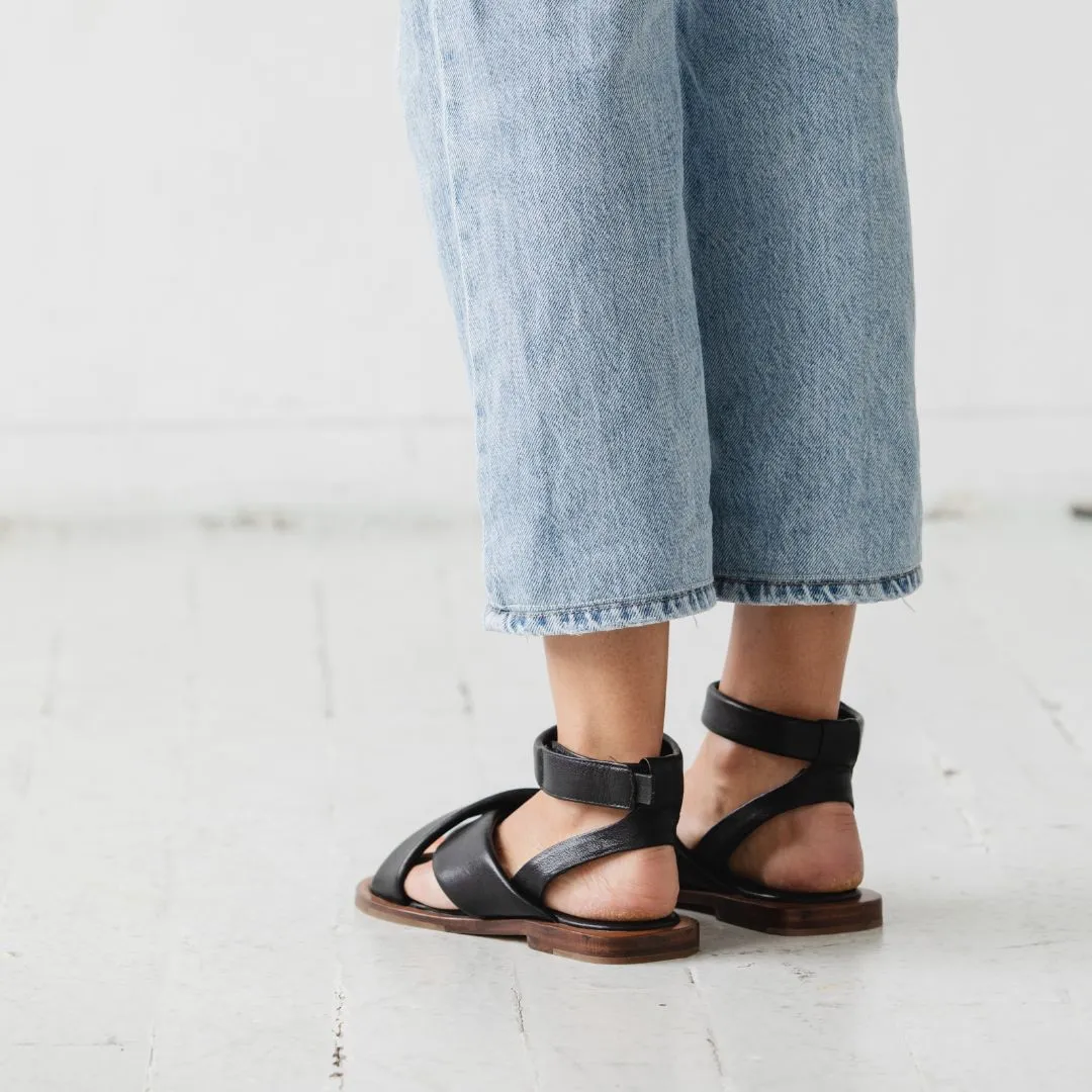 The Comfort Sandal [Black]