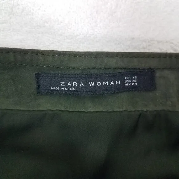 ZARA Woman Size XS Zipper front Genuine Suede Leather Mini Skirt in Green